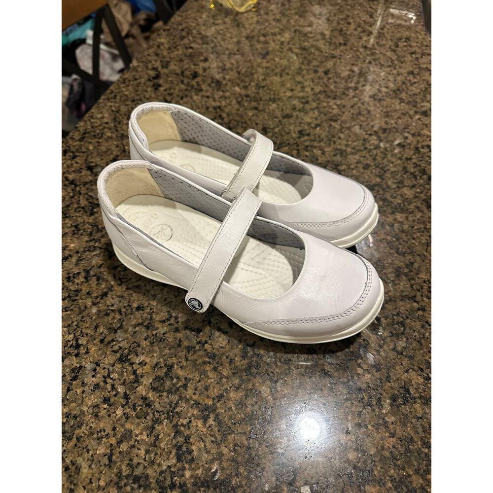 Crocs women’s size 6 white Mary Janes comfort shoes